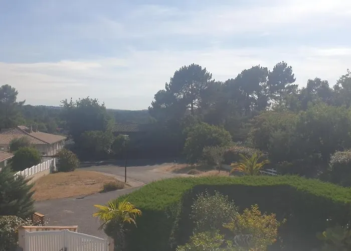 Maison Charmante לה-טסט-דה-בוש